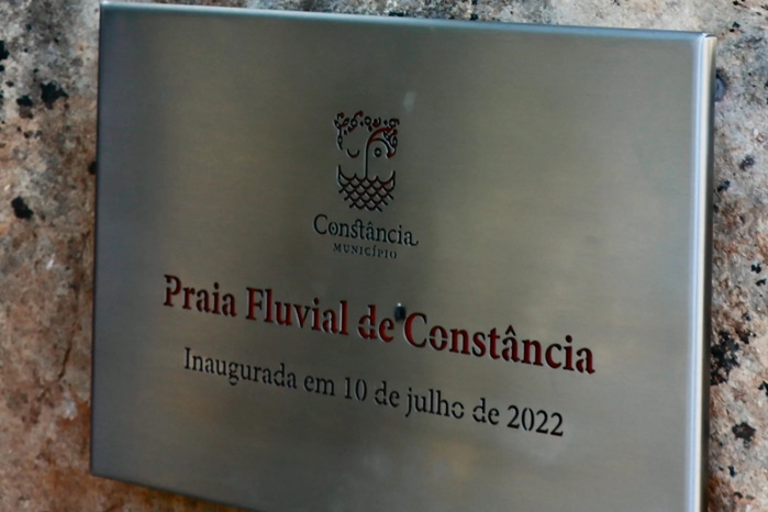 Placa de inauguração d Prai Fluvial de Constancia